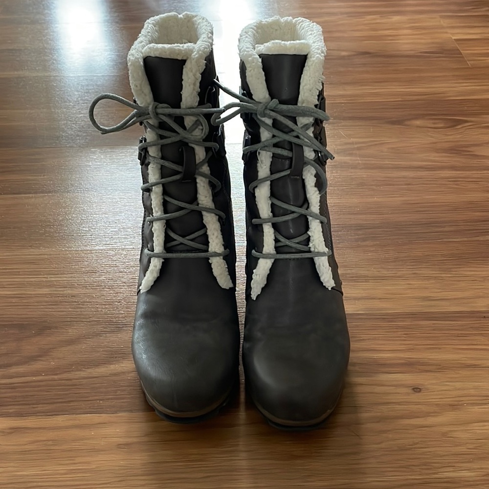 Time and Tru wedge heel boots size 8 in taupe, faux leather